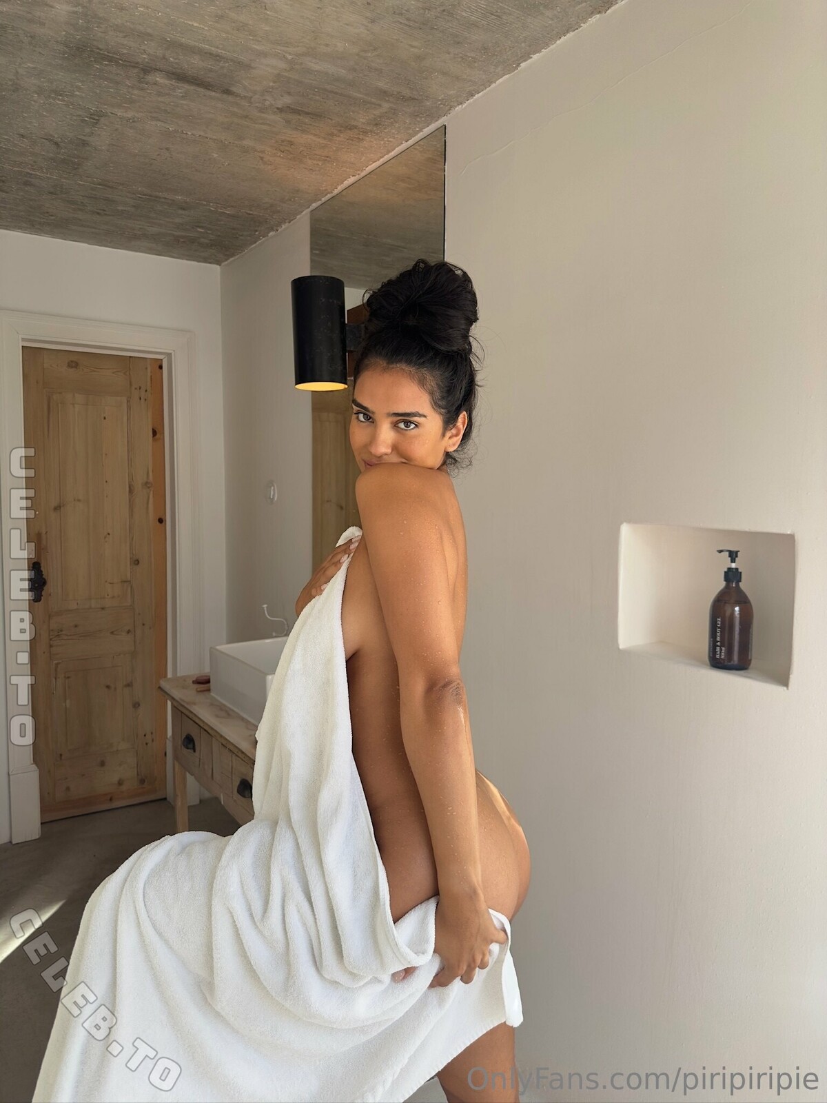 Piripiripie nude photo 5