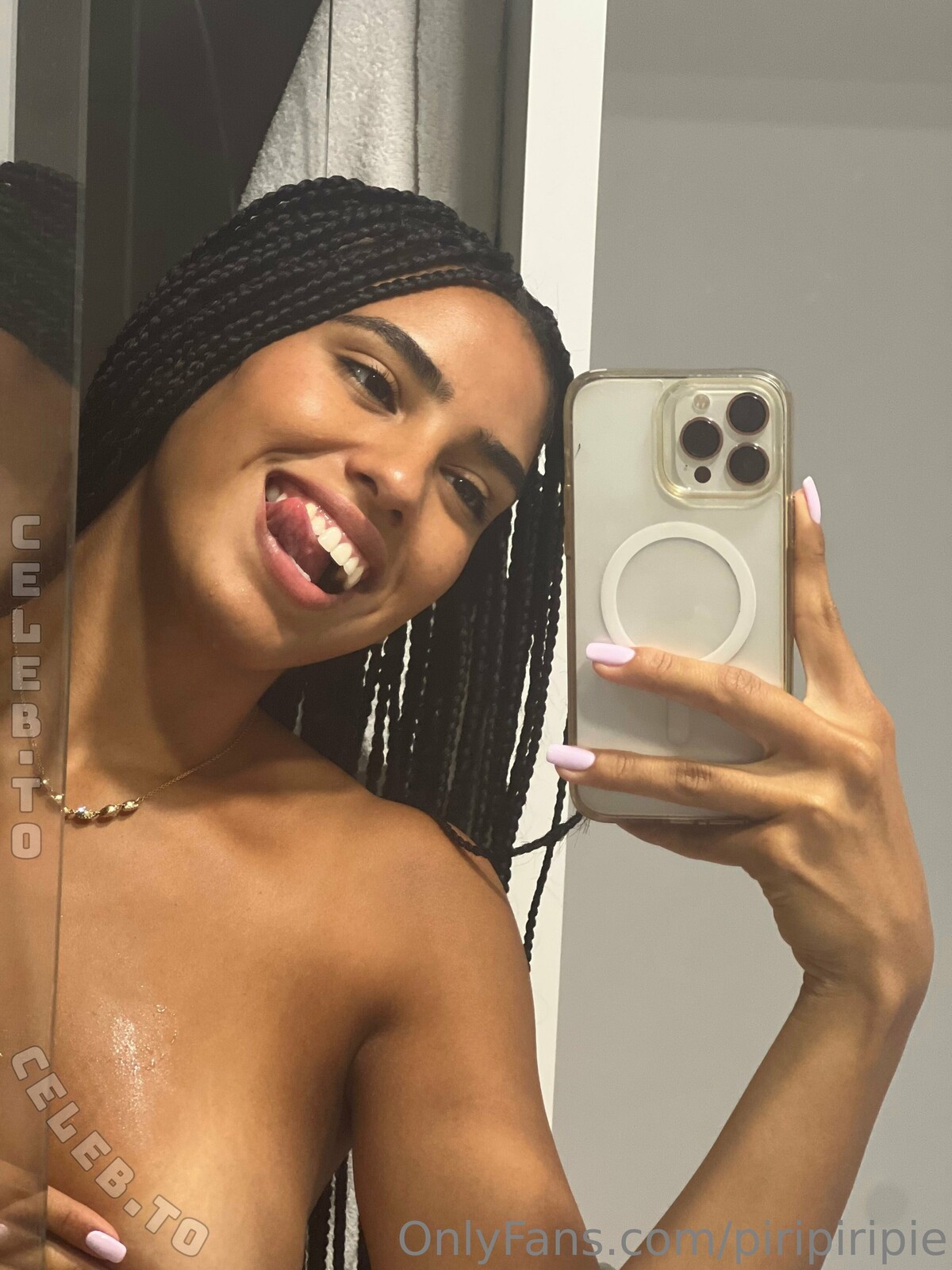 Piripiripie nude photo 3