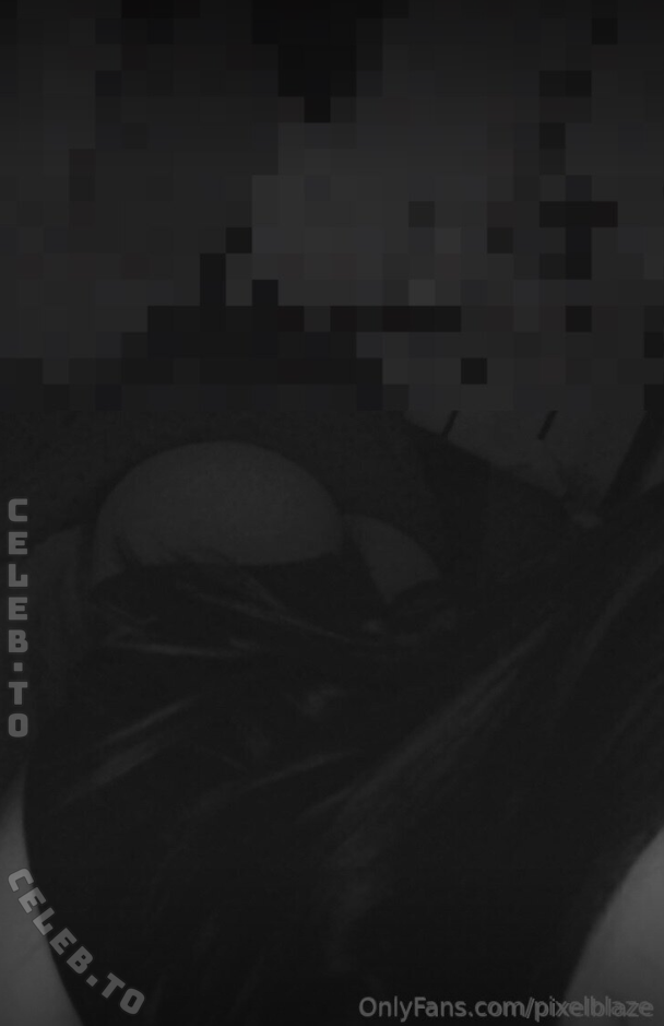 pixelblaze nude photo 1