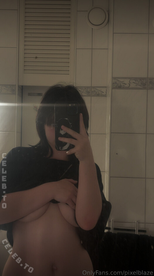 pixelblaze nude photo 4