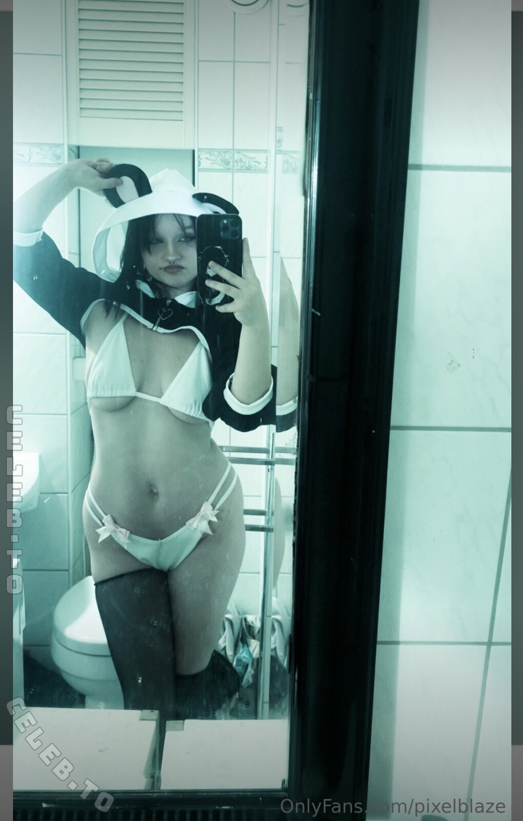pixelblaze nude photo 1
