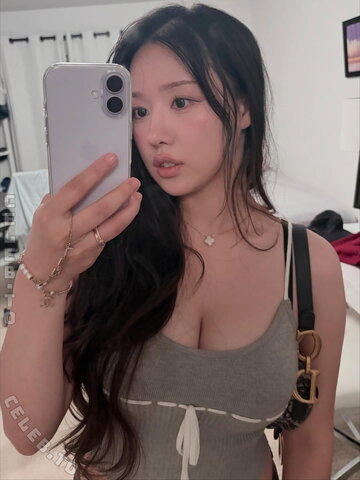 Ploo nude photo 1