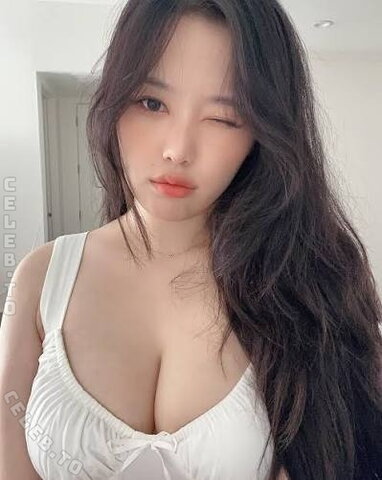 Ploo nude photo 2