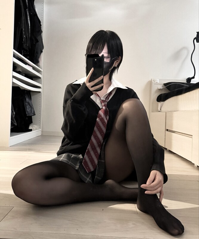 ____pogh nude photo 8