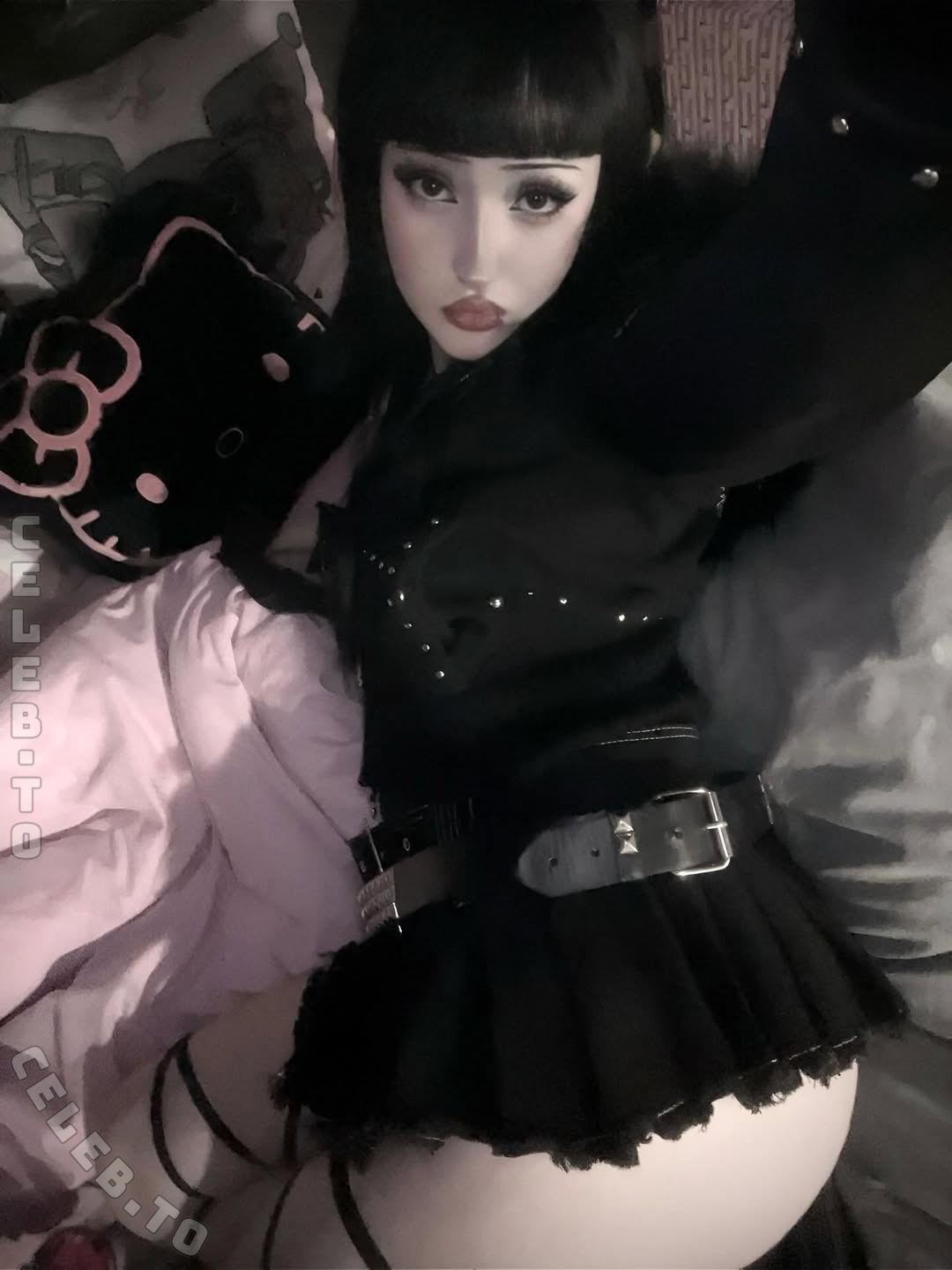 Pois0nedvmp1re nude photo 4