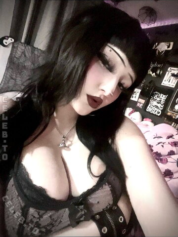 Pois0nedvmp1re nude photo 70