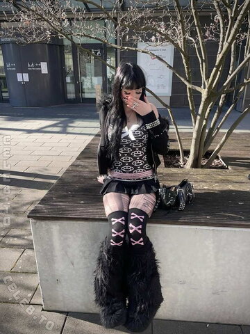 Pois0nedvmp1re nude photo 39