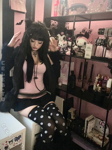Pois0nedvmp1re nude photo 37