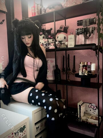 Pois0nedvmp1re nude photo 35