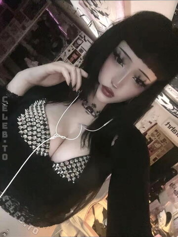 Pois0nedvmp1re nude photo 10