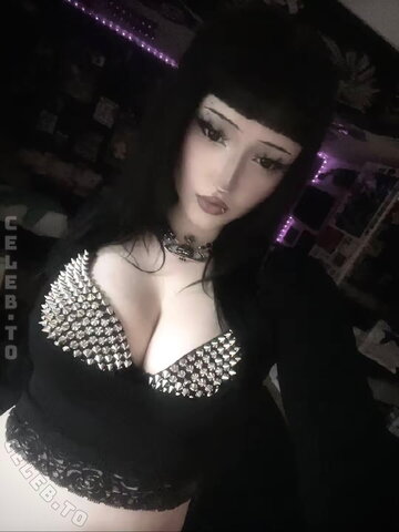 Pois0nedvmp1re nude photo 8