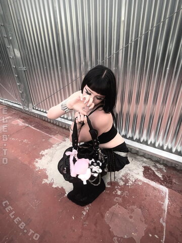 Pois0nedvmp1re nude photo 4