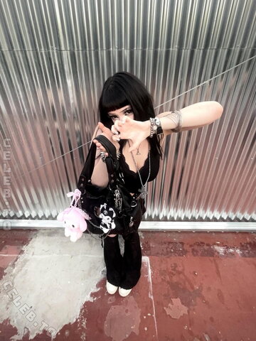 Pois0nedvmp1re nude photo 3