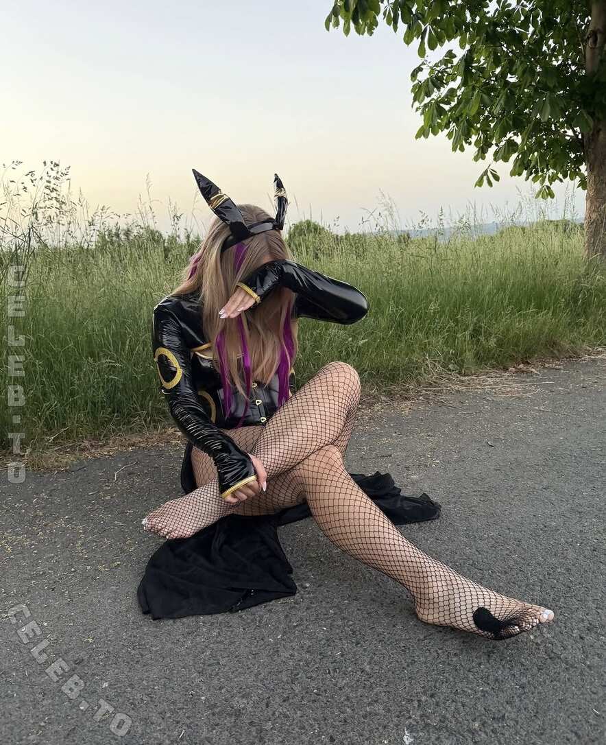 Pokemonlunaa nude photo 2