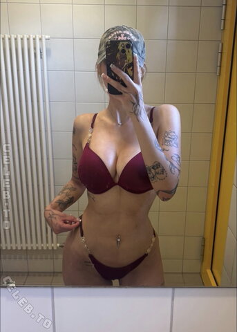 Pookie.ju nude photo 4