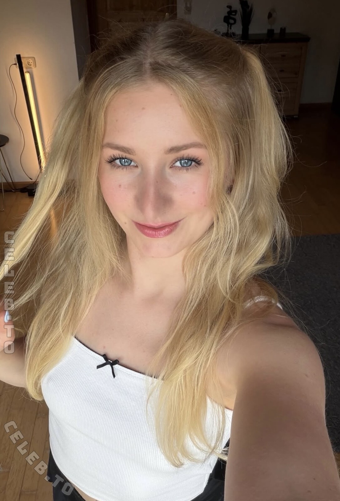 poolblondii nude photo 1