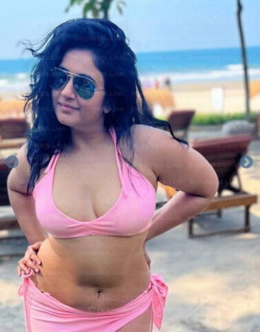 Poonam Bajwa nude photo 4