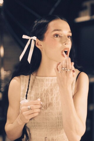 Poppy nude photo 7