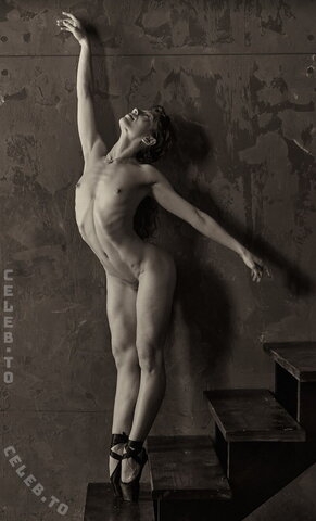 Poppyseedmuse nude photo 4