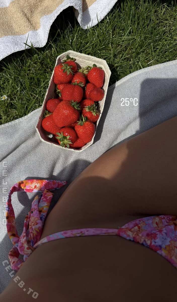 pralinakarina nude photo 2