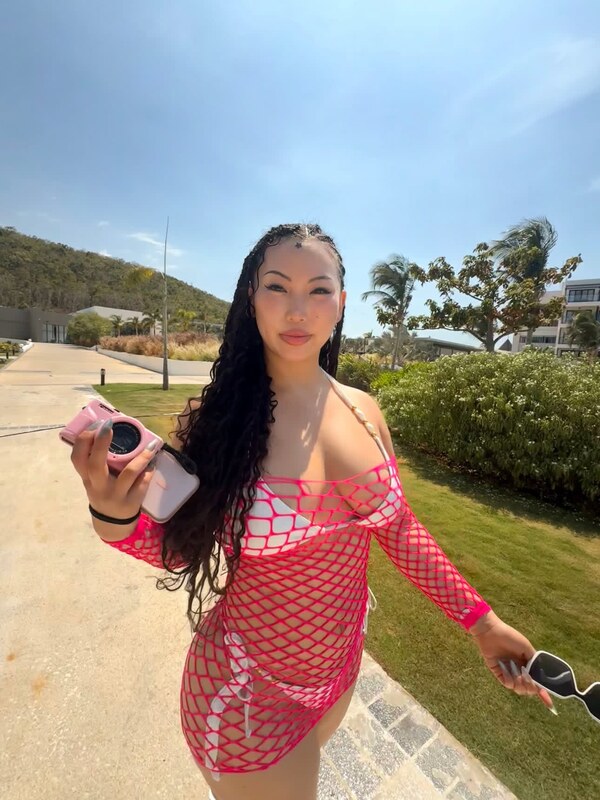 Prettyhoneyj nude photo 1