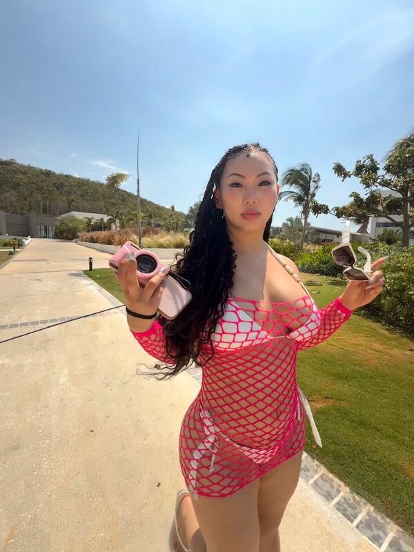 Prettyhoneyj nude photo 2