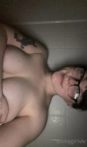 Princess Vivian nude photo 4