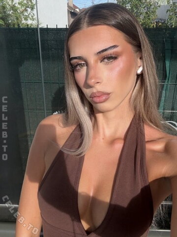 Princess Zahia Hot (4 photos)