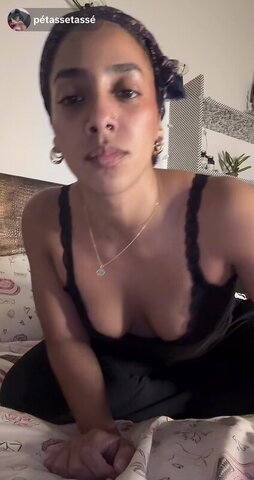 Pétassetassé nude photo 2