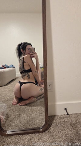 PunkandPizza nude photo 9