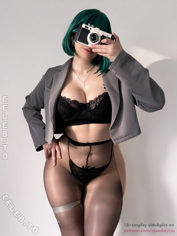 Qiandai nude photo 19