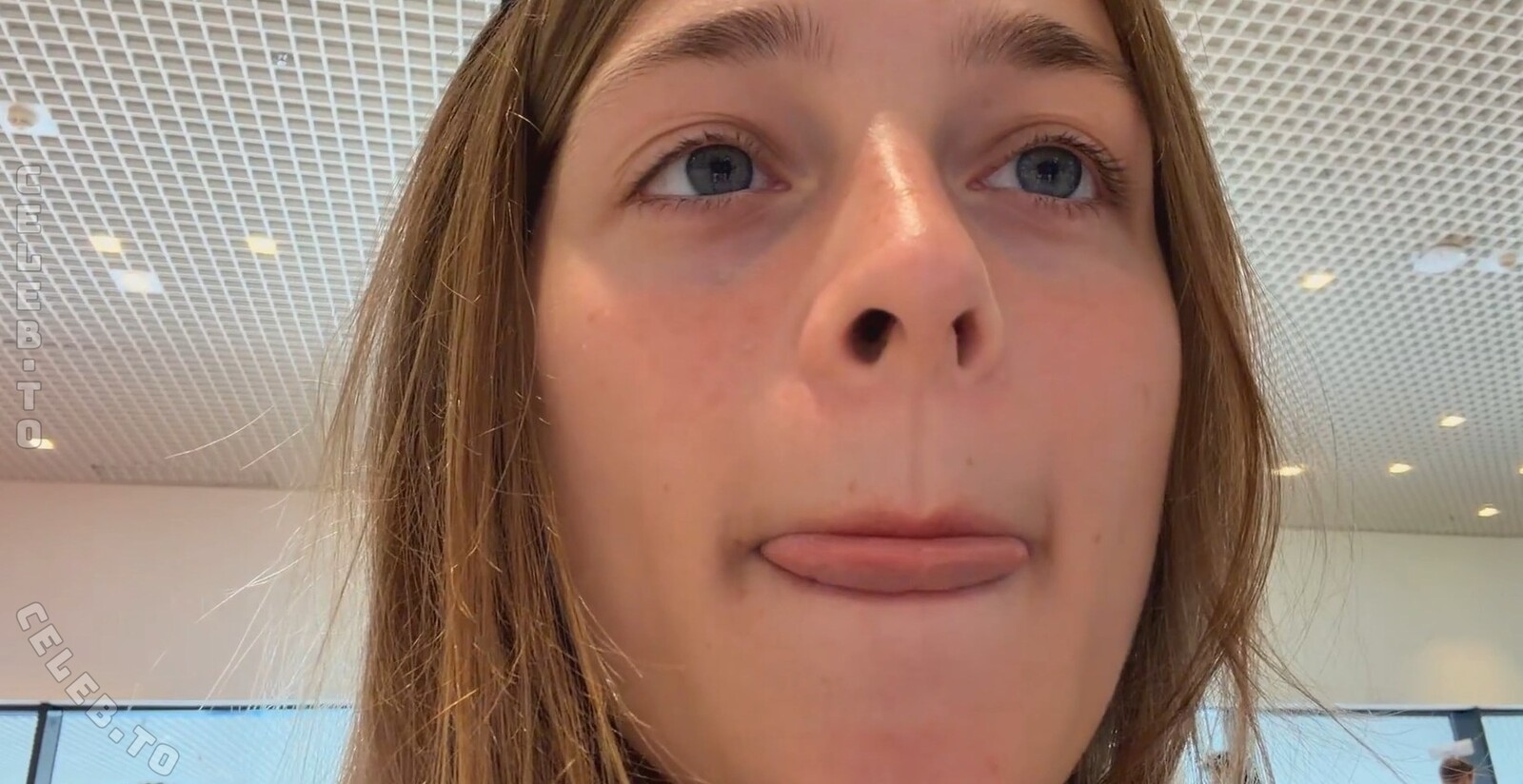 Qoqsik nude photo 7