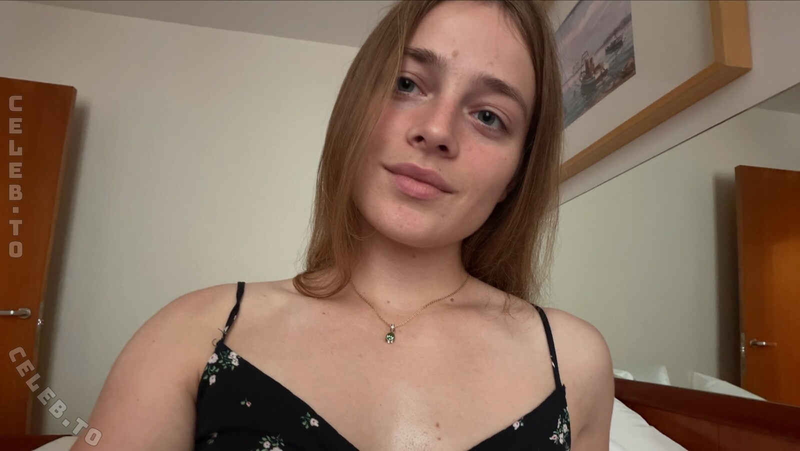 Qoqsik nude photo 3