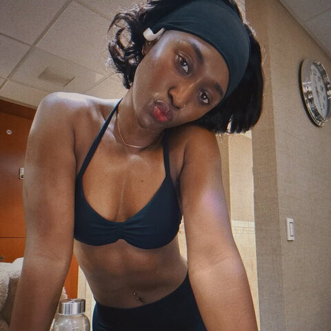 Queen Aminata nude photo 6