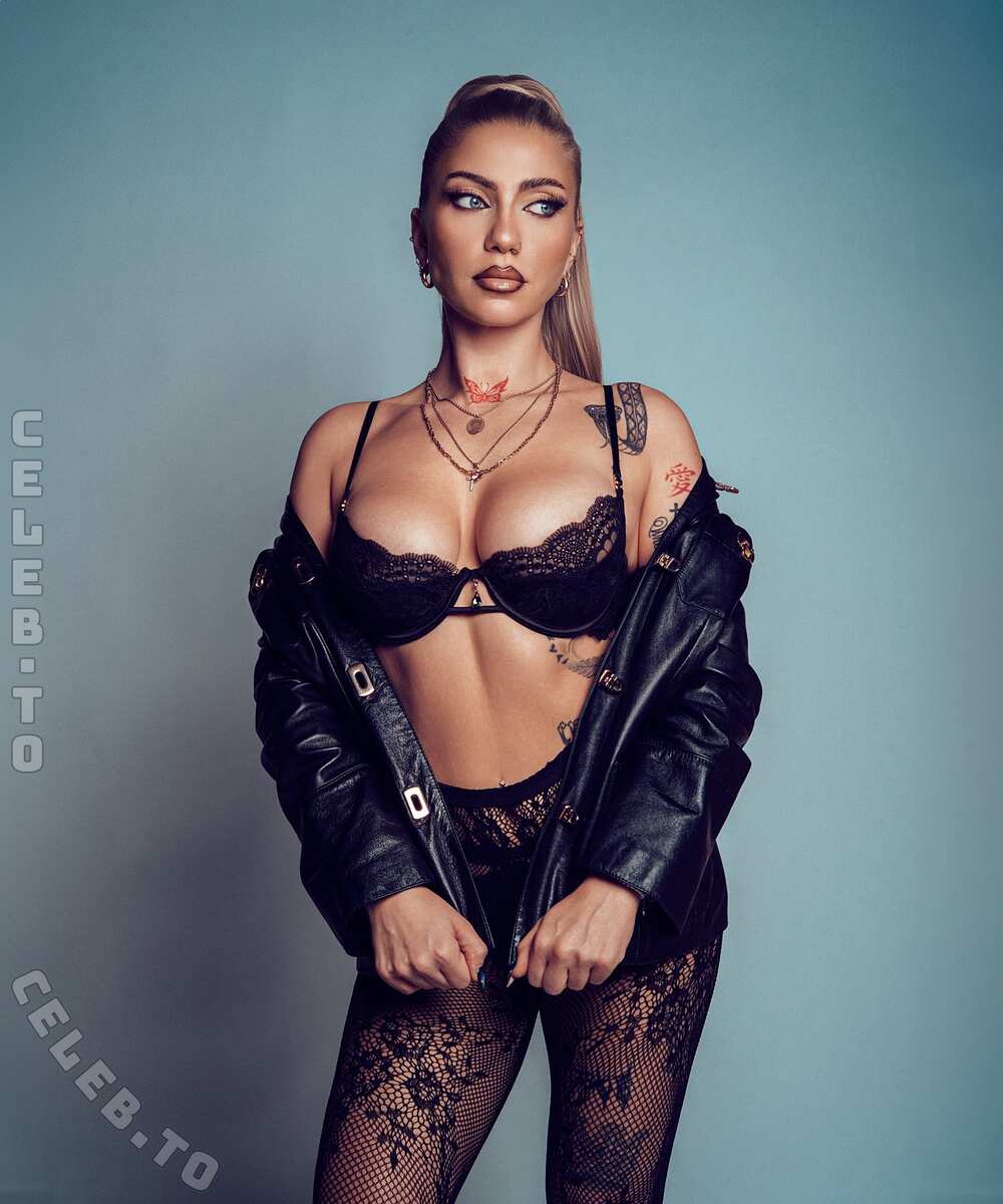 queenv8.8.8 nude photo 3