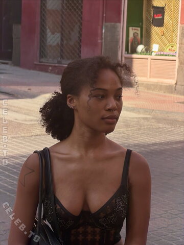 Quenlin Blackwell nude photo 4