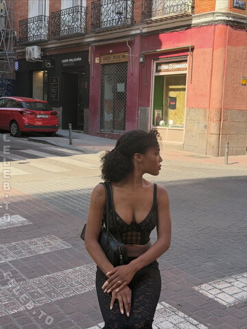 Quenlin Blackwell nude photo 3
