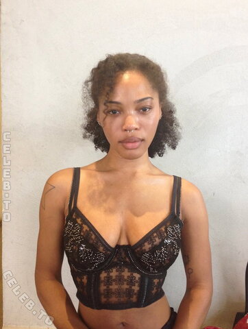 Quenlin Blackwell New (2 photos)