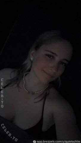 Quietschiie nude photo 4