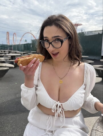 qveenjulia Fresh (1 photo)