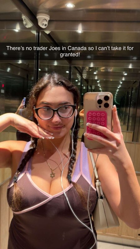 qveenjulia nude photo 11