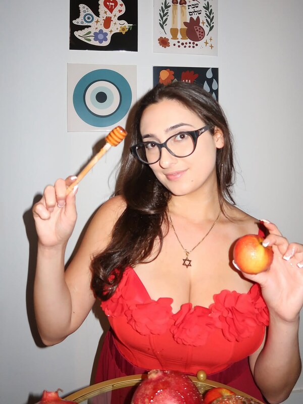 qveenjulia nude photo 3