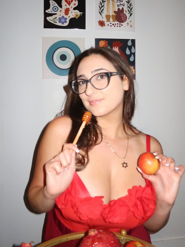 qveenjulia nude photo 5