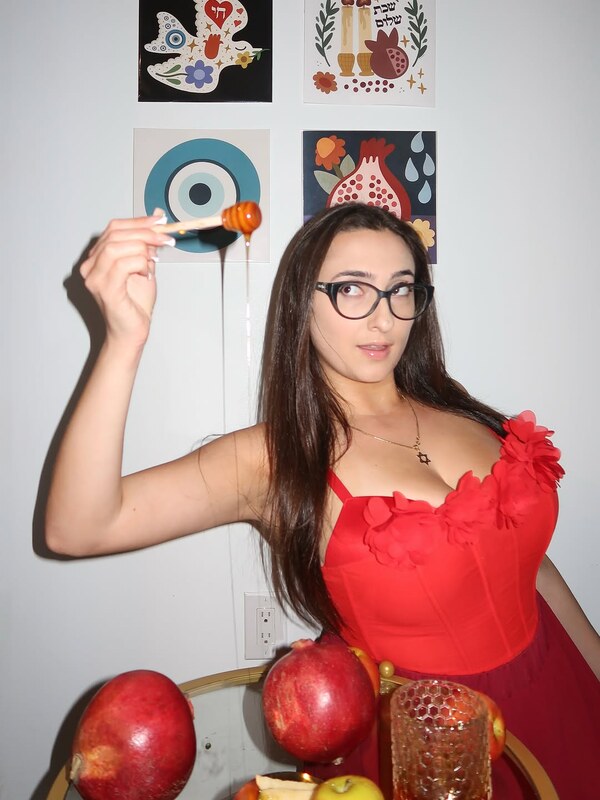 qveenjulia nude photo 6