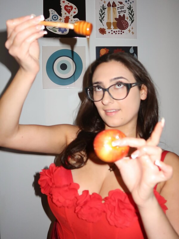 qveenjulia nude photo 8