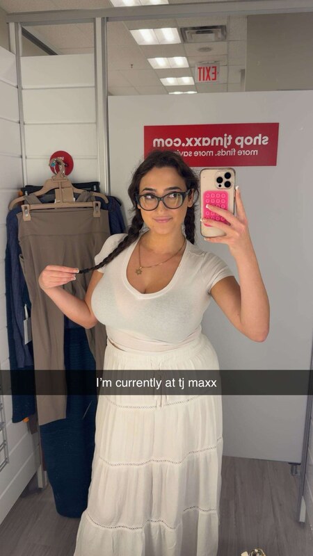 qveenjulia nude photo 4