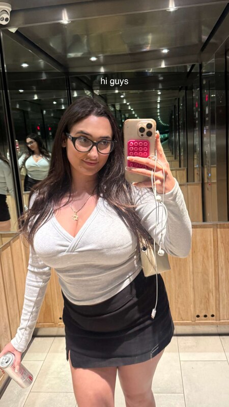 qveenjulia nude photo 1
