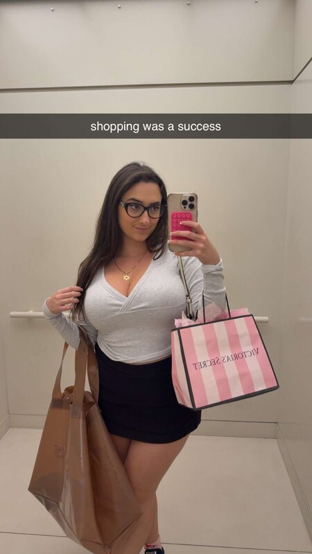 qveenjulia nude photo 10