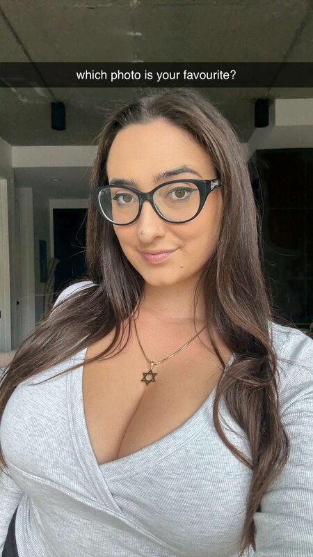 qveenjulia nude photo 11