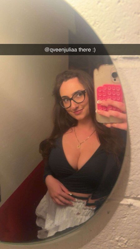 qveenjulia nude photo 7